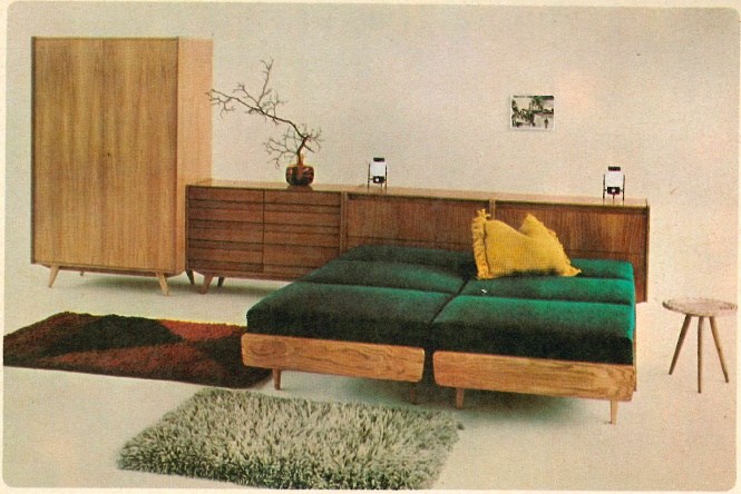 Skříňka U-458 s dveřmi a zásuvkami